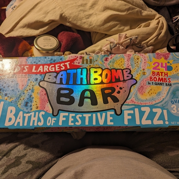 Giant bath bomb - Picture 1 of 3